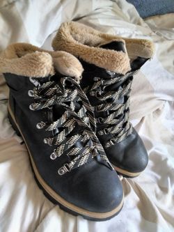 Black Lace-Up Boots with Lining 8