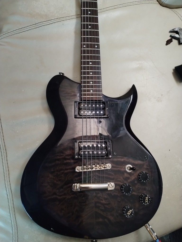 Washburn WI64 Deluxe W/Peavey Vypyr Amp for Sale in Casselberry, FL