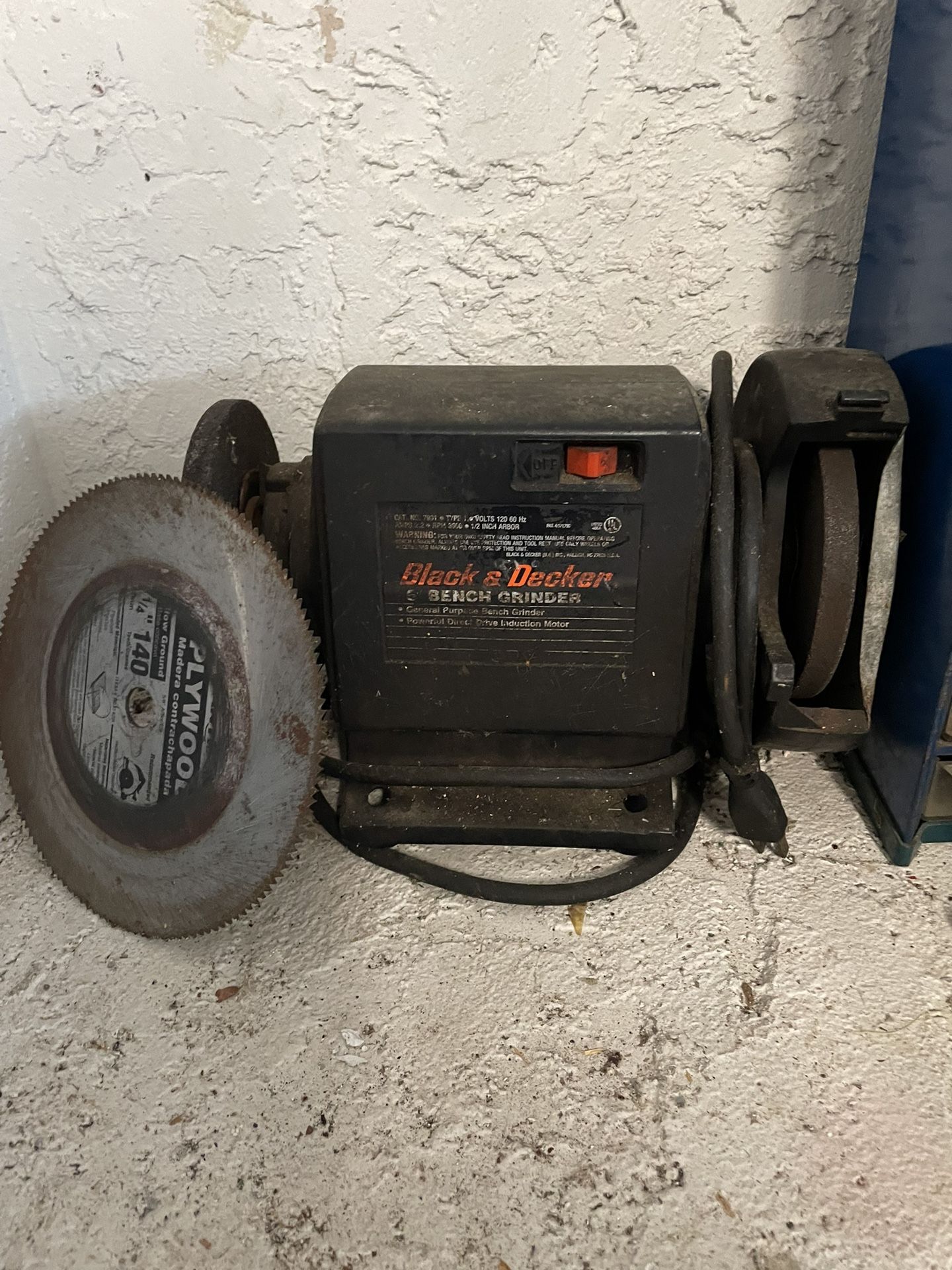 BLACK & DECKER BENCH GRINDER 120 VOLTS, 60 Hz