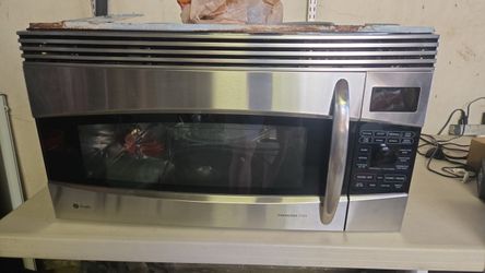 convection microwave: GE Profile JVM1790SK 1.7 cu. ft. over-the-range convection microwave (stainless steel).