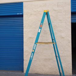 8ft Ladder Fiberglass In Good Conditions 