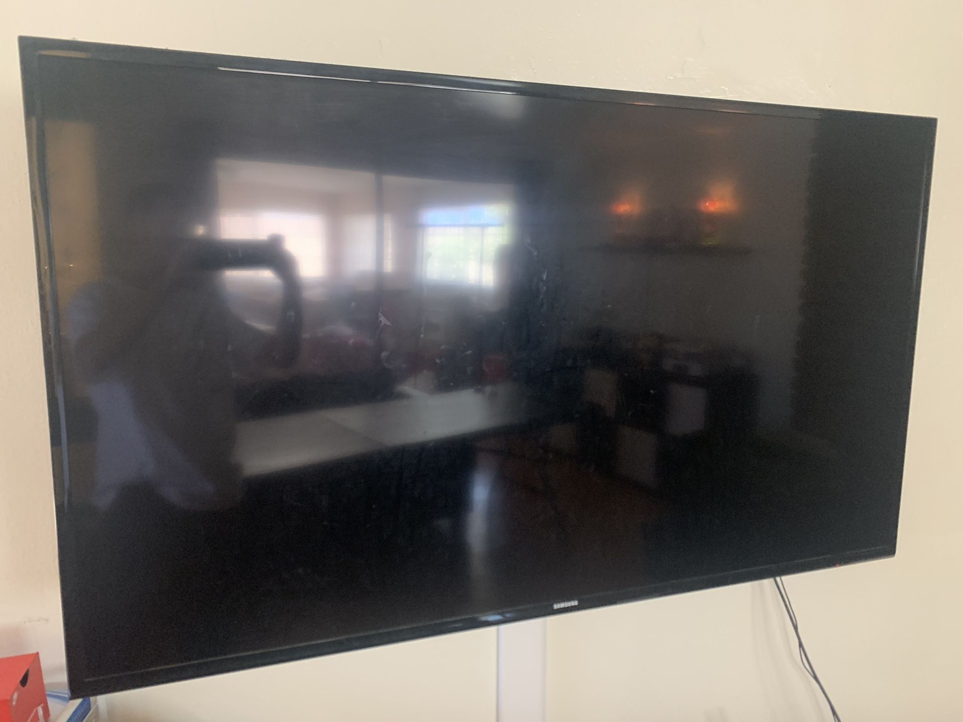 Used Samsung 60” LED Smart TV 1080P