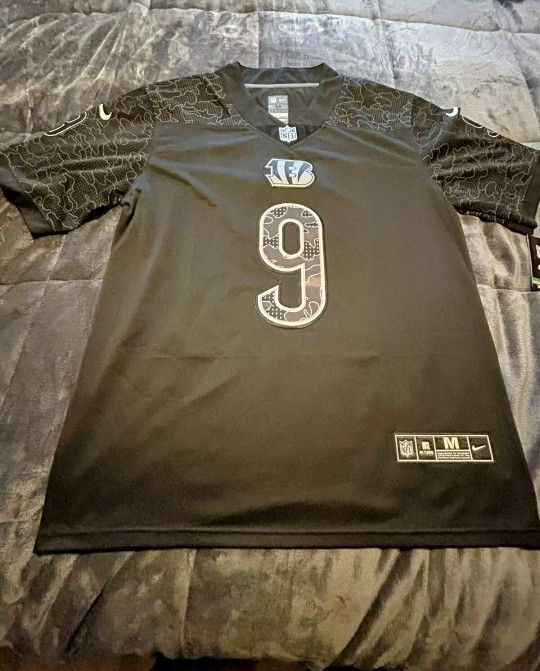 Joe Burrow Football Jersey Size Medium