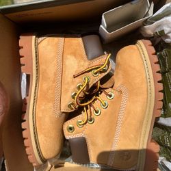 Size 8.5 Toddler Worn Couple Hours 