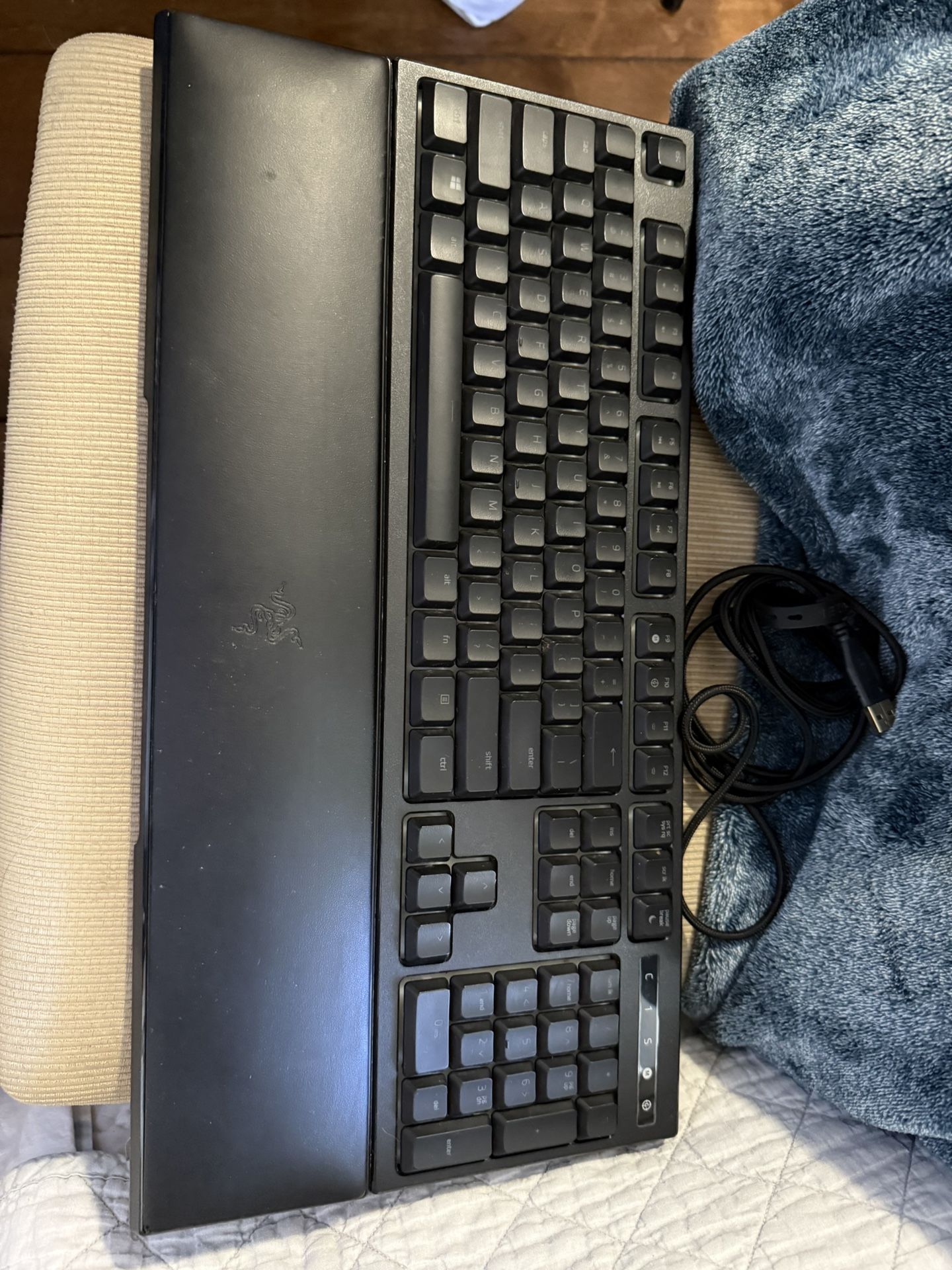 Razer Ornata Gaming Keyboard (Mecha-Membrane) - Great Condition