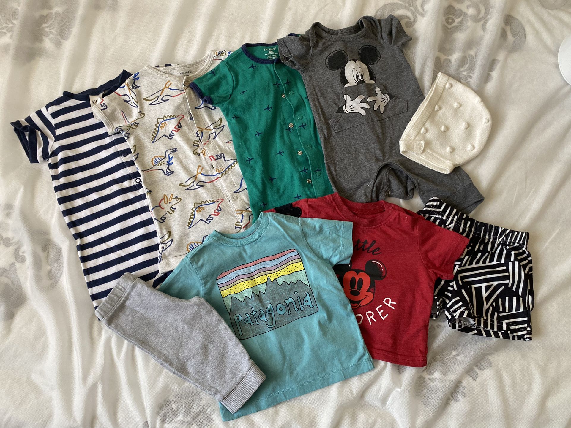 16 pcs Of Baby Clothes 3-6/9m