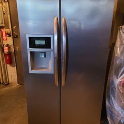 Frigidaire Refrigerator 