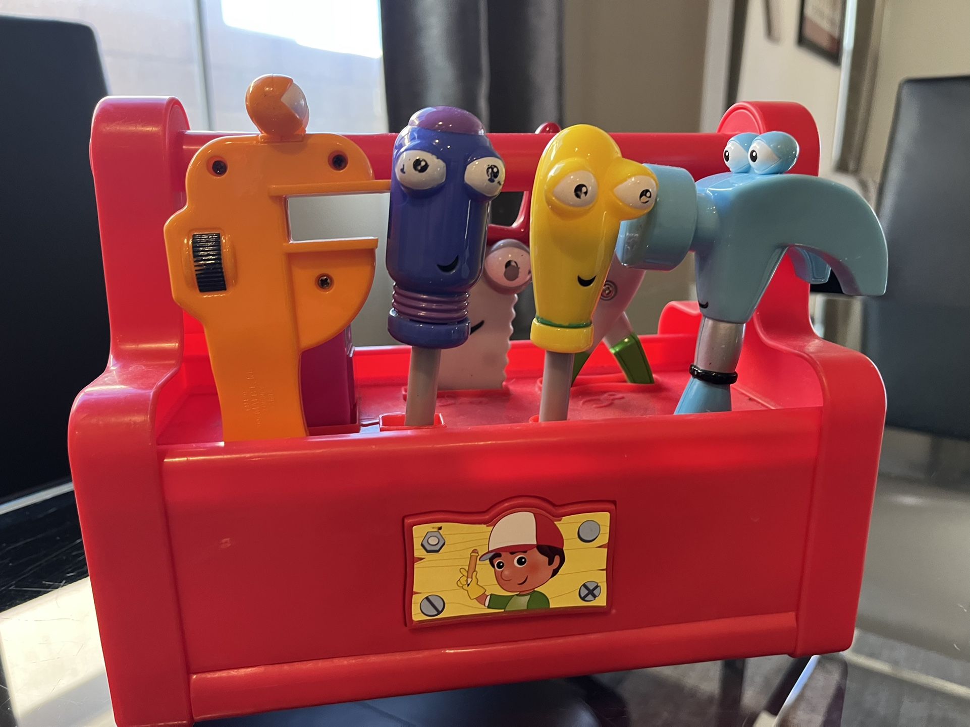 ** Handy Manny - Dancing Toolbox - WORKS **