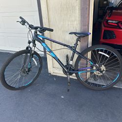 GT Laguna Pro Mountain Bike 