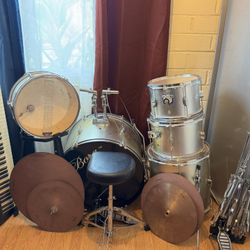 Drum Set (Borg tm)