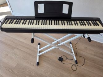 Used Roland FP-10 88-Key Digital Piano used for about 3months in good condition