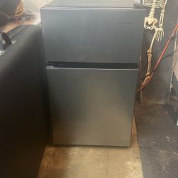 Mini Fridge/freezer