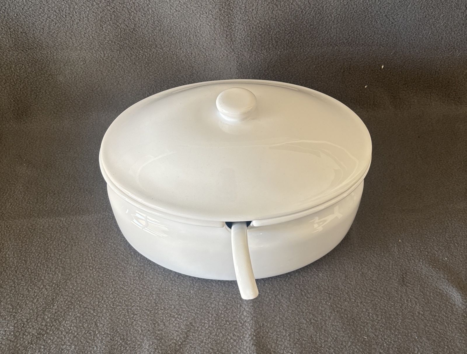 Tureen with a lid and ladle-Portugal