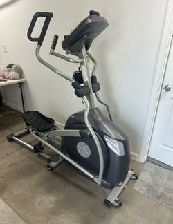 Spirit Fitness XE-295 Elliptical Machine