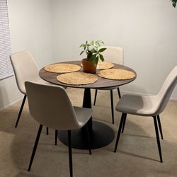 Round Dining Table 