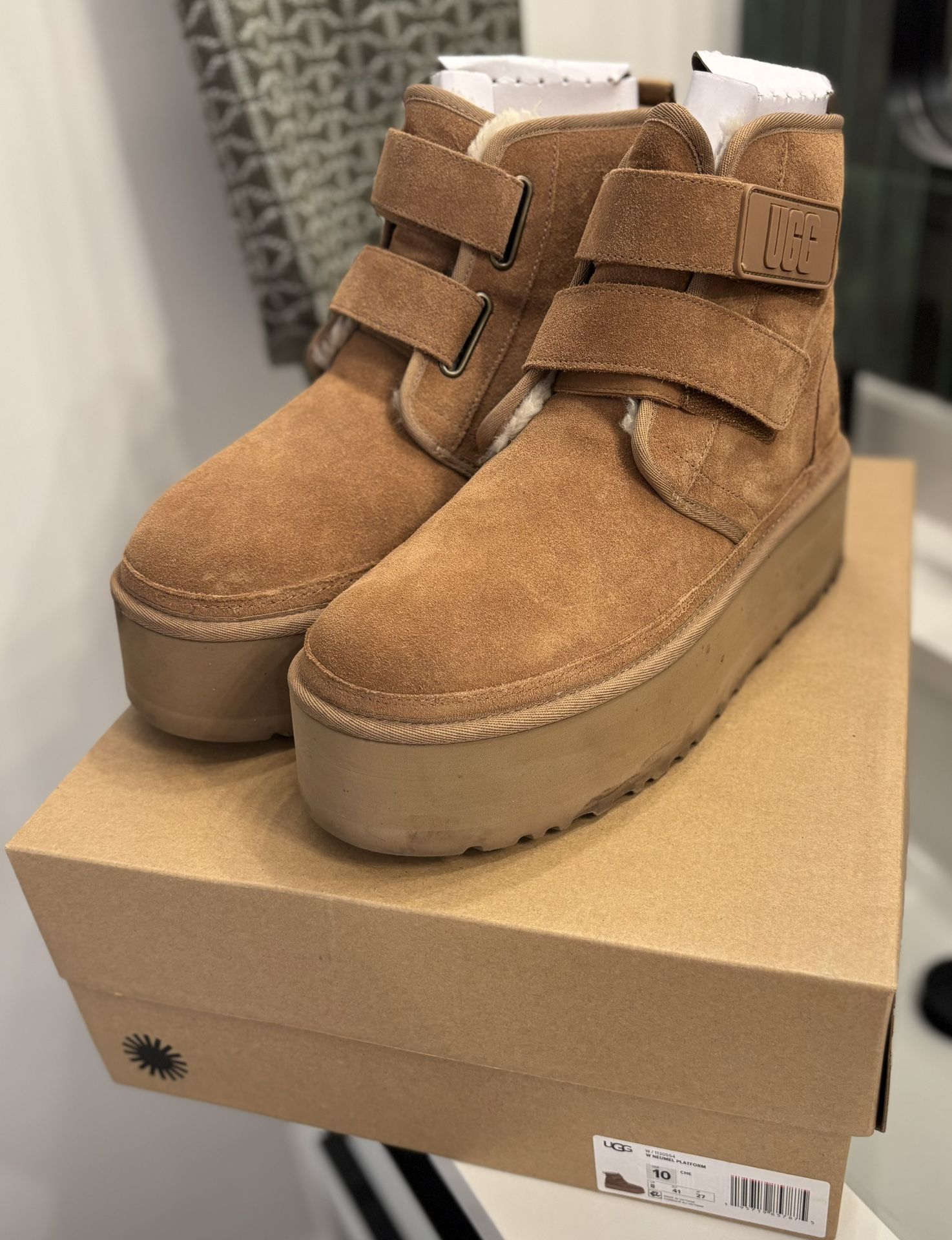 Women’s Size 10 UGG Platform Chukka Boots- Like New
