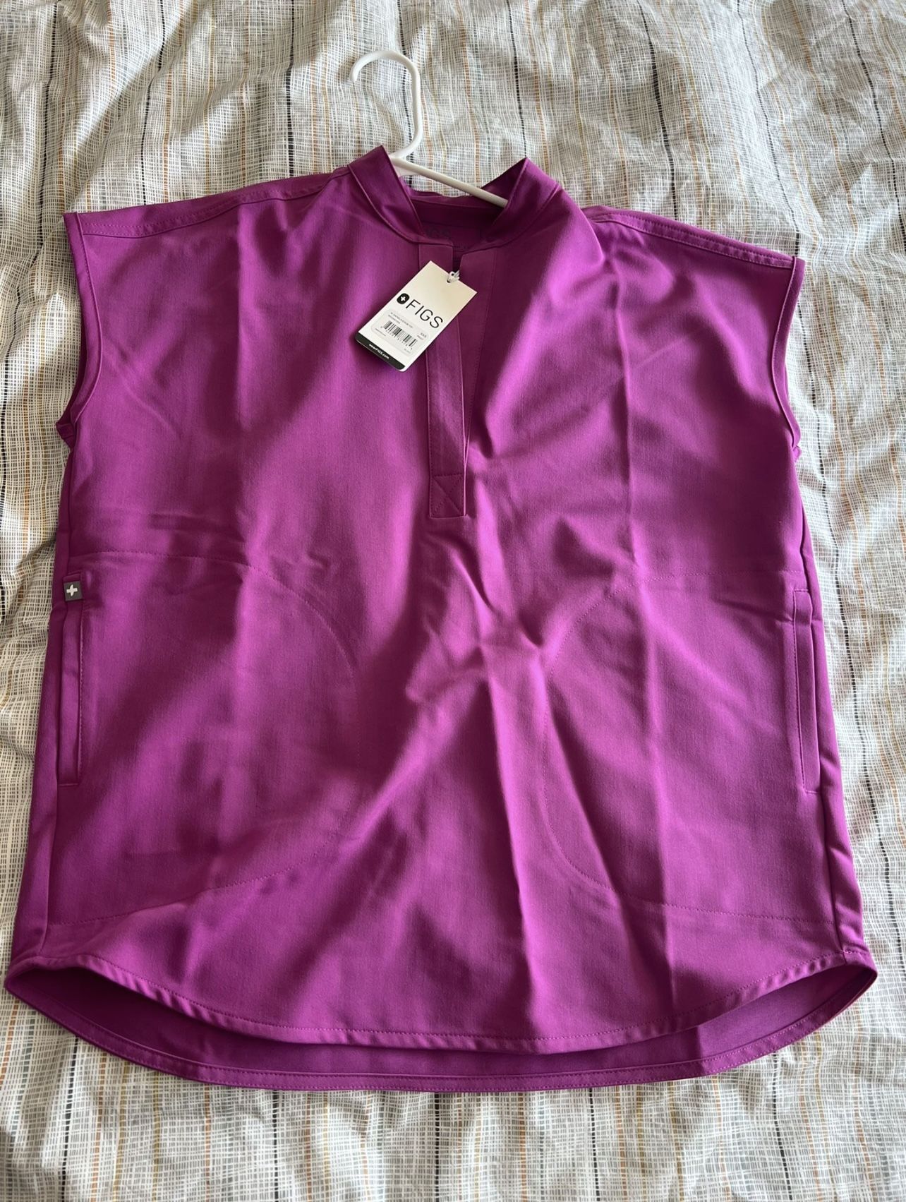 FIGS woman Scrubs Fuschia NWT