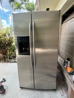 GE Profile Refrigerator/Freezer