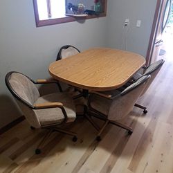 DINING ROOM TABLE & 4 CHAIRS