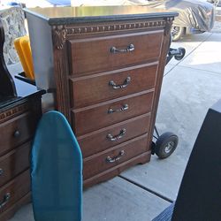 Dresser set