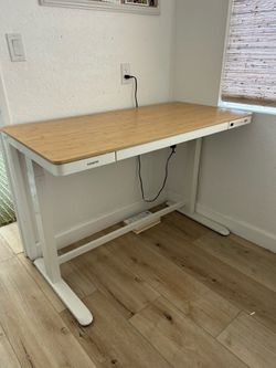 Standing desk