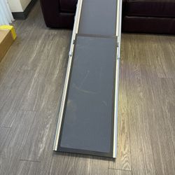 New (small Scratches) Aluminum Telescopic Dog Ramp