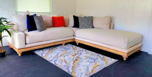FREE DELIVERY!!!
Beautiful Peninsula Home Collection Charly Sectional