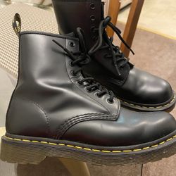 Trendy Dr. Martens 