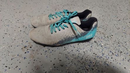 Soccer shoes