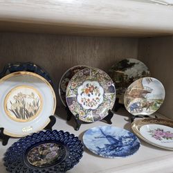 9 vintage decorative plates
