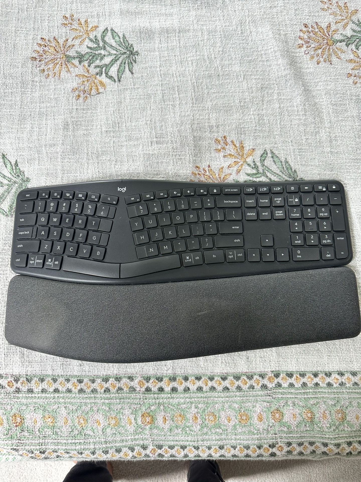 Logitech ERGO K860 Wireless Ergonomic Keyboard - Split Keyboard, Wrist Rest, Natural Typing, Stain-Resistant Fabric, Bluetooth