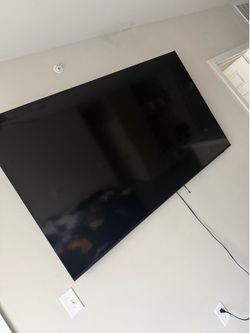 Boneless Couch & 75” Samsung Tv
