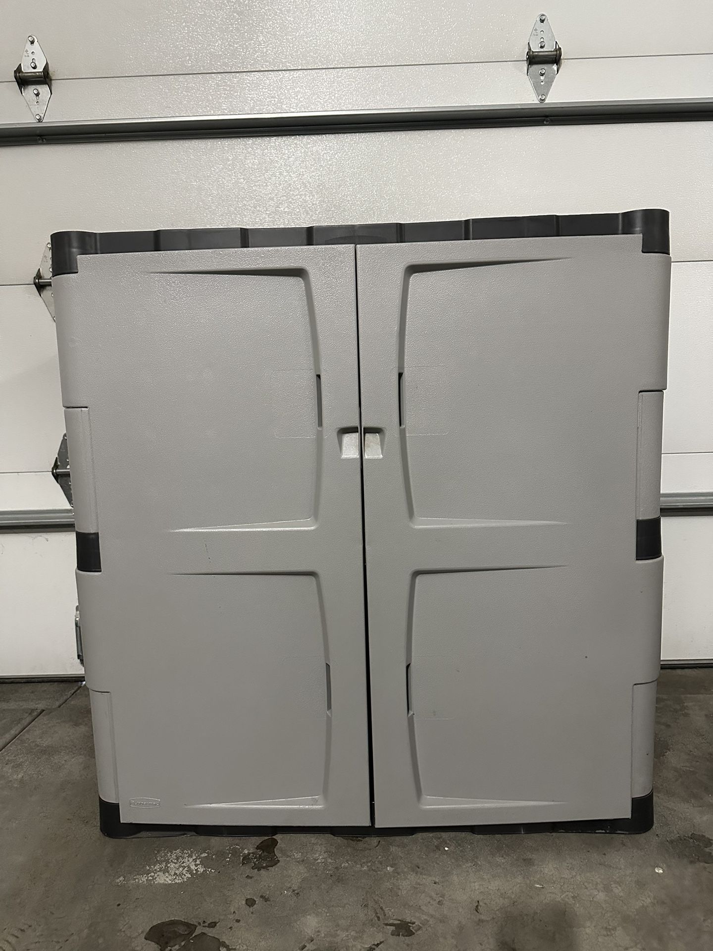 Rubbermaid 36-in W x 37-in H x 18-in D Freestanding Plastic Garage Cabinet in Gray