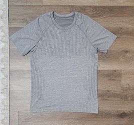 Lululemon Mens Medium Shirt