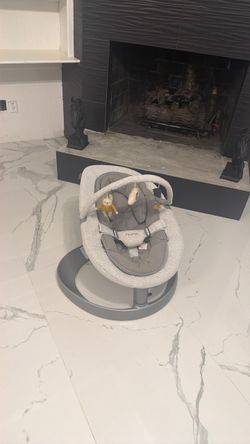 Nuna Baby Bouncer Seat with Toy Bar