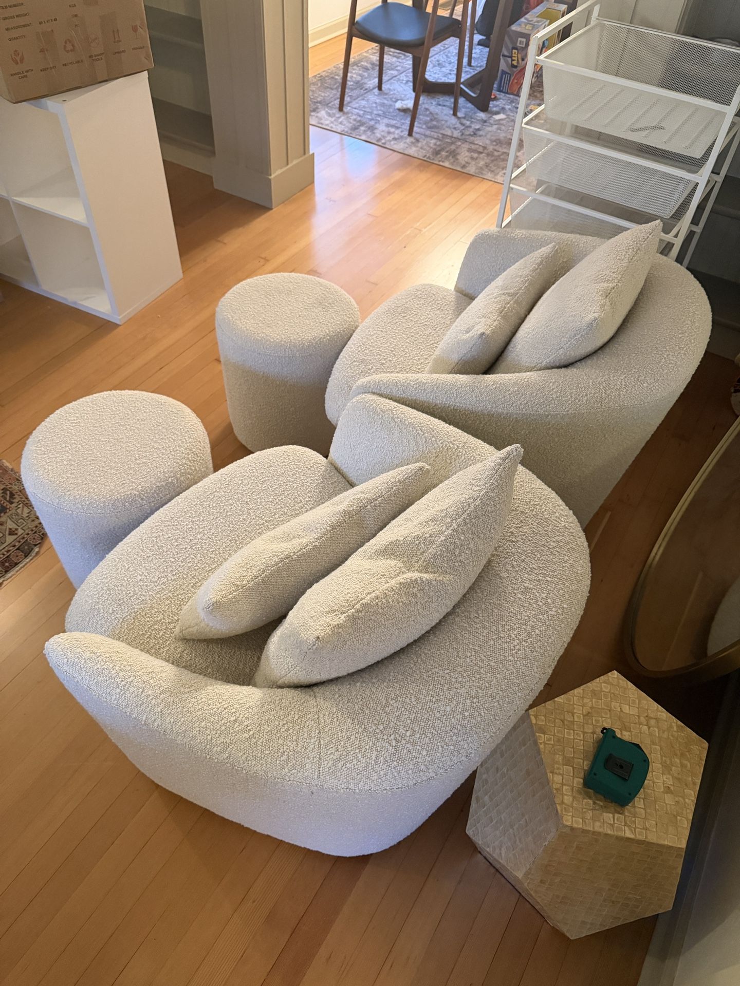 Article - Turoy 32.5" Swivel Lounge Chair - Ivory Bouclé