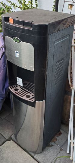 VIVA Self Clean Water Hot Cold Dispenser Cooler Work Condition San Jose 95121 area

Both hot and cold water work.
Need some cleaning. 
Bottle load on 