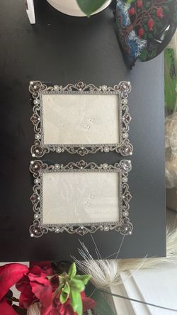 2 picture frames