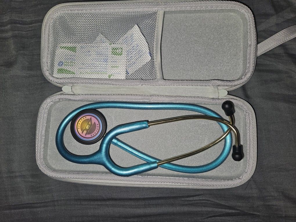 Like New Stethoscopes And Carrying Case