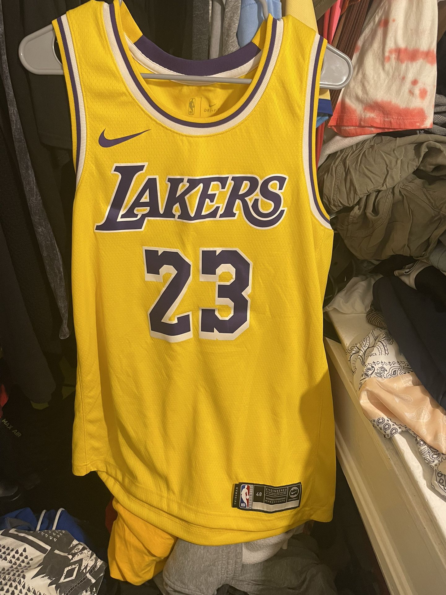 Lebron James lakers jersey for Sale in Chula Vista, CA - OfferUp