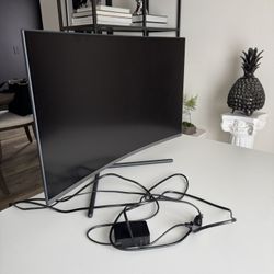 Samsung 32-inch ViewFinity 4K UHD Curved Monitor.