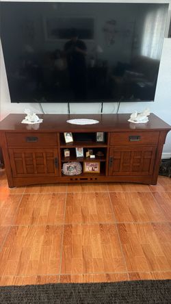 Broyhill Tv stand