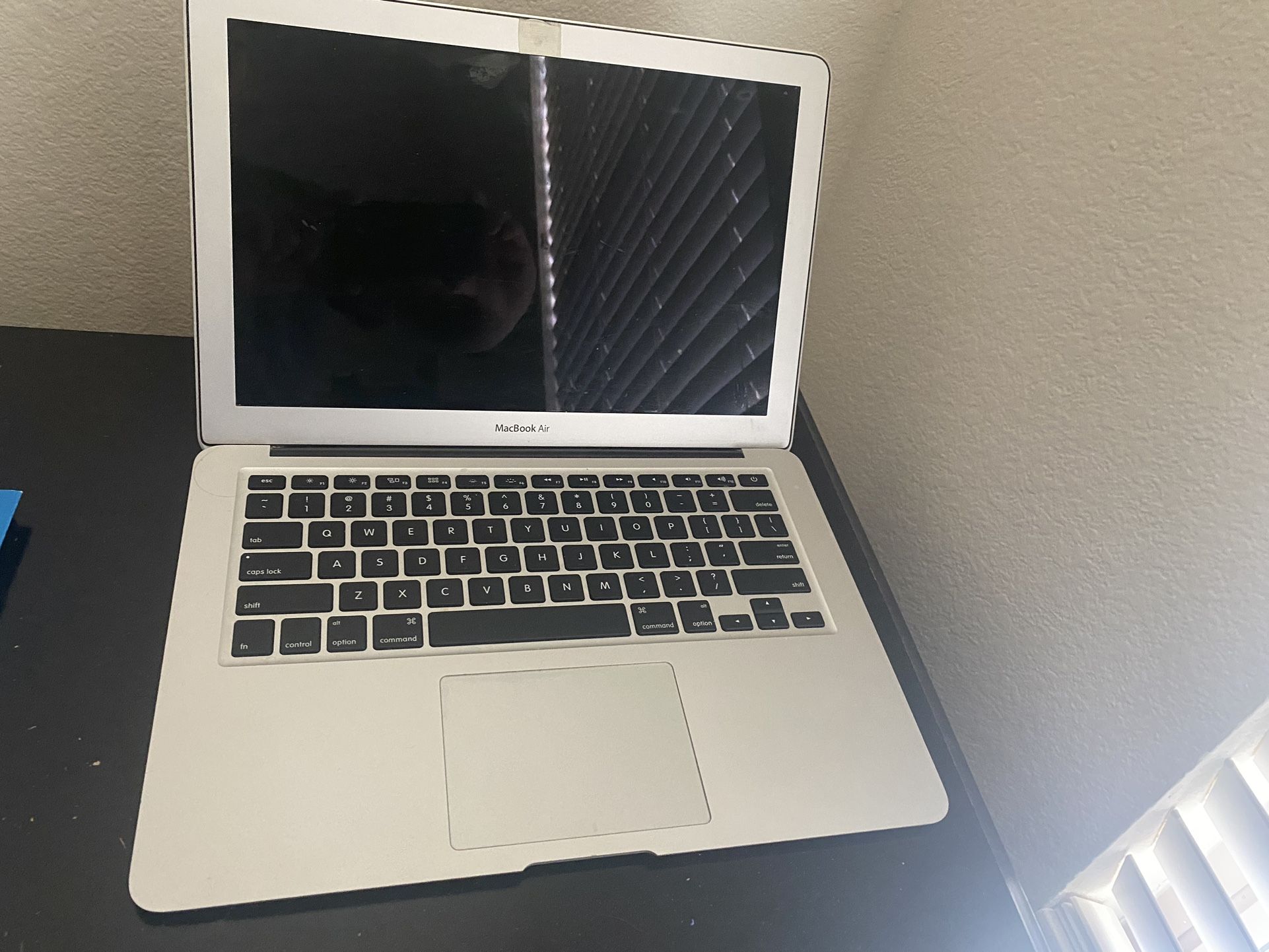 Mac Book 13” 150$