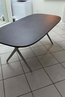 Moderna table (mesa de comedor) make an offer