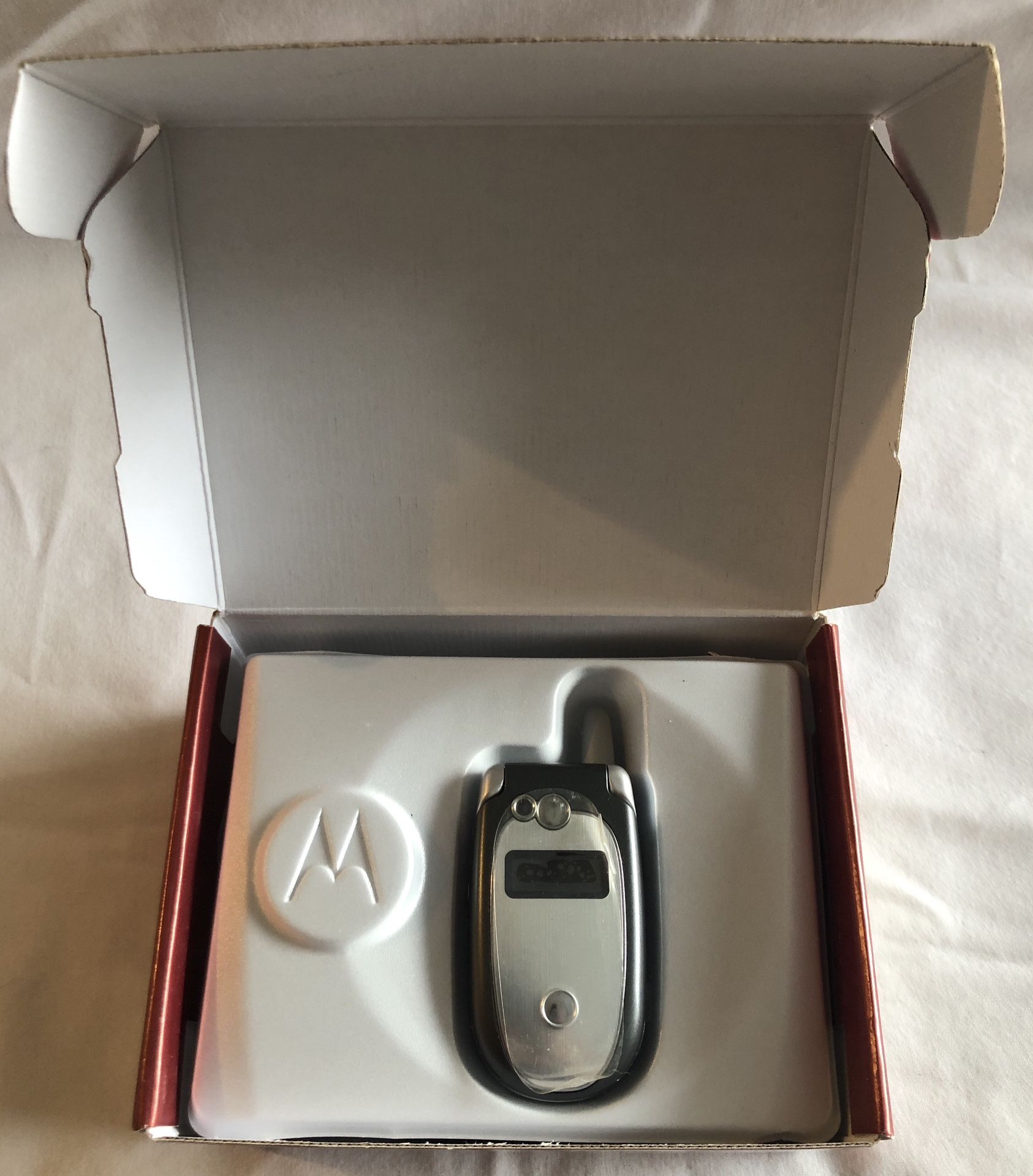 GSM Motorola V555 Cellphone - New In Box