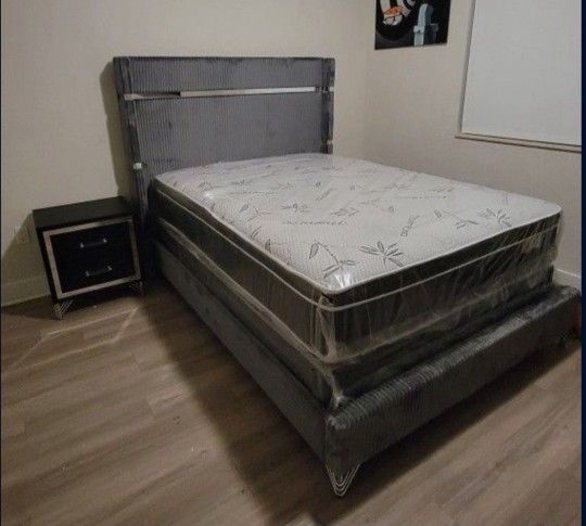 Queen Bed Grey New Bed 🛌