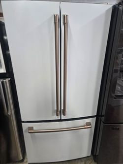 Ge Cafe Bottom Freezer refrigerator 33w