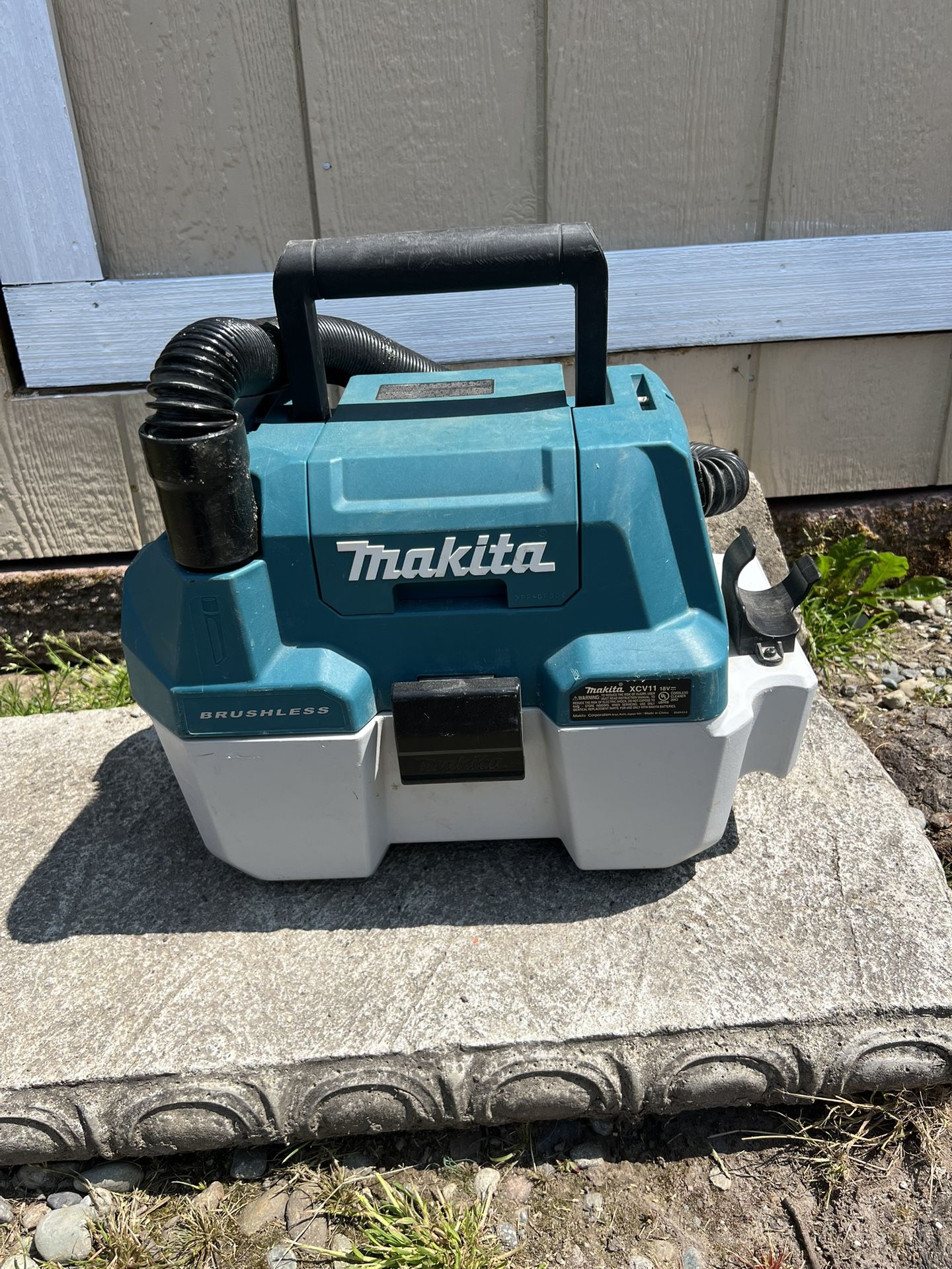 Makita 18V Battery Vacuum