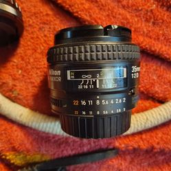 Nikon AF Nikkor 35mm f/2D lens