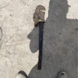 Big Pipe Wrench  